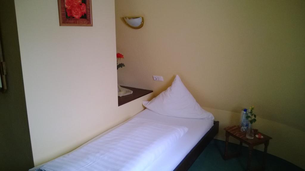 Landhotel Vierjahreszeiten Bad Königshofen im Grabfeld Habitación foto