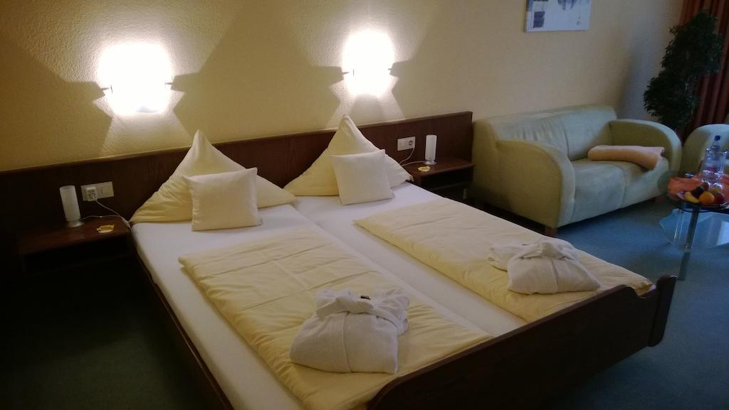 Landhotel Vierjahreszeiten Bad Königshofen im Grabfeld Habitación foto