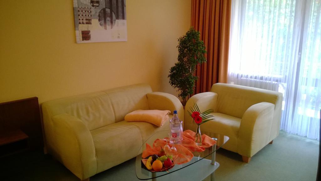 Landhotel Vierjahreszeiten Bad Königshofen im Grabfeld Habitación foto