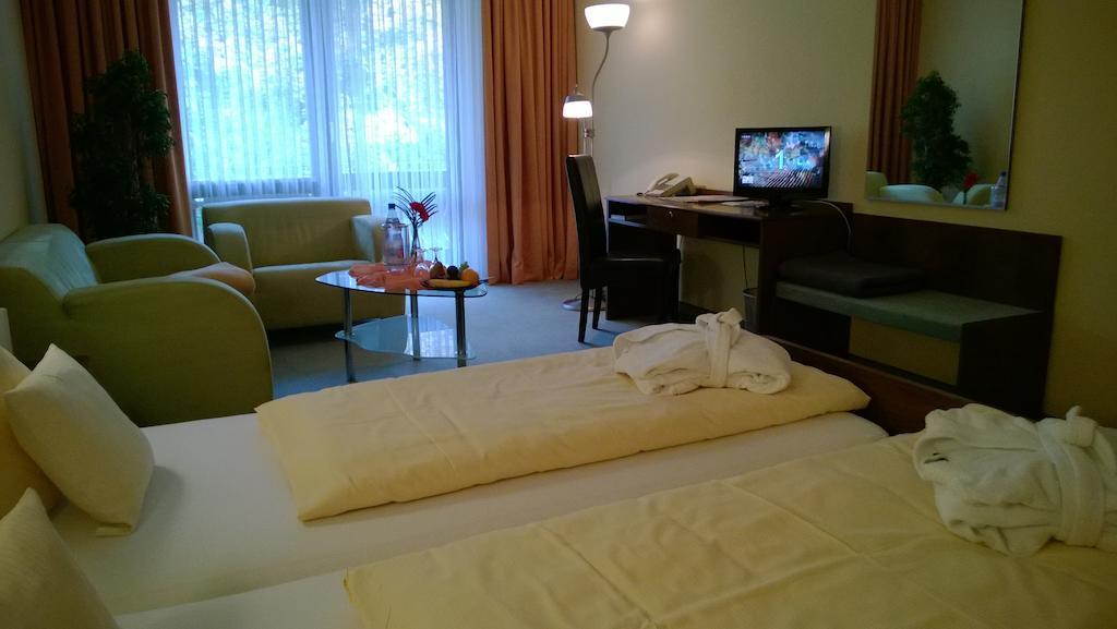 Landhotel Vierjahreszeiten Bad Königshofen im Grabfeld Habitación foto